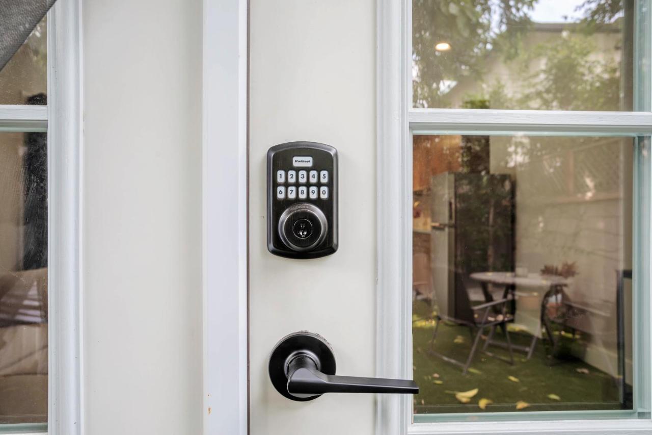 Serene 1 Bed Guest House With Patio Sleeps 6 Los Angeles Exteriér fotografie